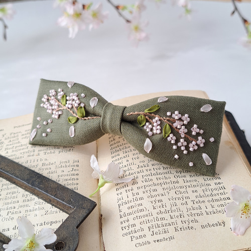 優美な女性に 桜刺繍 リボンバレッタ/ブローチ カーキ バレッタ 