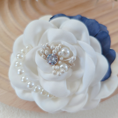 コサージュ ブローチ カメリア ハンドメイド 卒業 結婚式 花 ホワイト