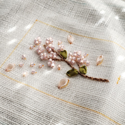 優美な女性に　桜刺繍　リボンバレッタ/ブローチ　ホワイト　 7枚目の画像