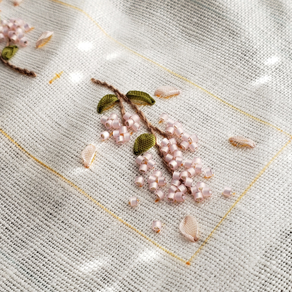 優美な女性に　桜刺繍　リボンバレッタ/ブローチ　ホワイト　 8枚目の画像