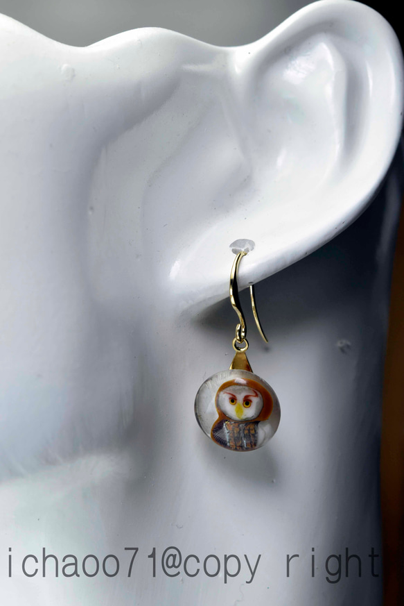 創作トンボ玉　　フクロウ　フックピアス片耳用　ガラスのジュエリー　イヤリング（10700-479）作家物一点物 2枚目の画像