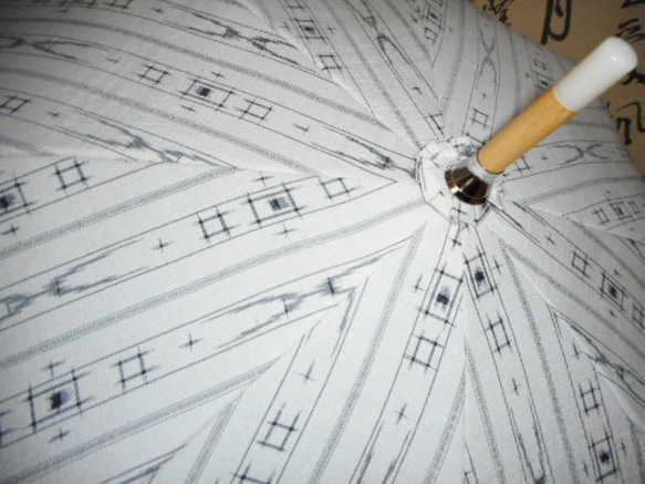 手織り紬・絣模様日傘（傘袋付き） 7枚目の画像