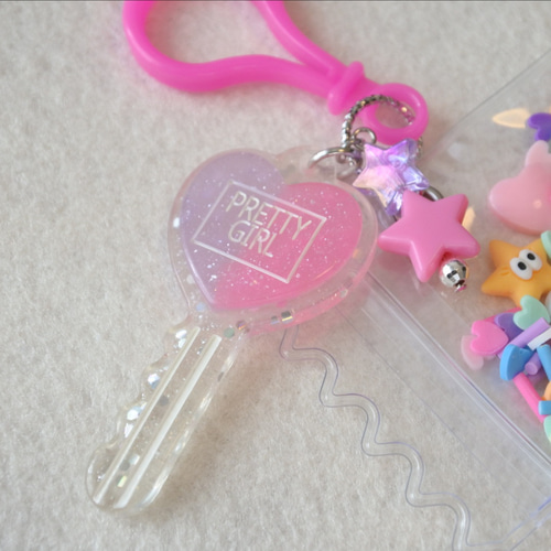 ハートの鍵付きシャカシャカなキャンディバッグのキーホルダー