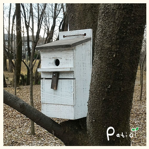 エイジングアンティーク調バードハウス　ダメージ加工　一枚屋根タイプ【鳥の巣箱】