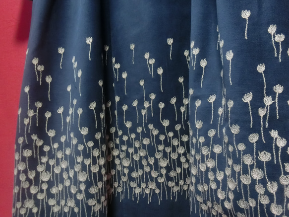お花刺繍シャツコールゆるふわワンピース 　紺 5枚目の画像