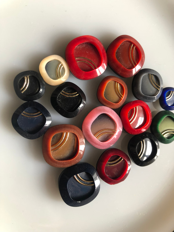 アンティーク ボタン 16個　ビンテージ 昭和 レトロ 個性的 ハンドメイド素材 日本製 ポップ アクセ まとめて 4枚目の画像