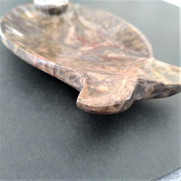 レア！～天然石　魚型　皿　器　ジャスパー　145ｍｍ　1個　アンモナイト付 4枚目の画像