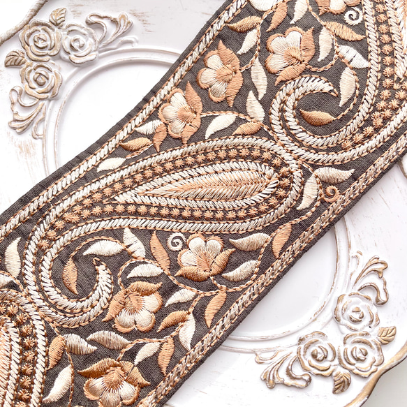 110 【 幅：8cm 】 インド刺繍リボン ブラウン 布地 ゴールド ベージュ