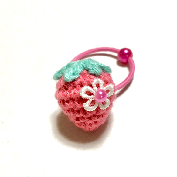 ☆☆キッズサイズ☆☆パール飾りの編みピンク苺ヘアゴム 《全3種》 3枚目の画像