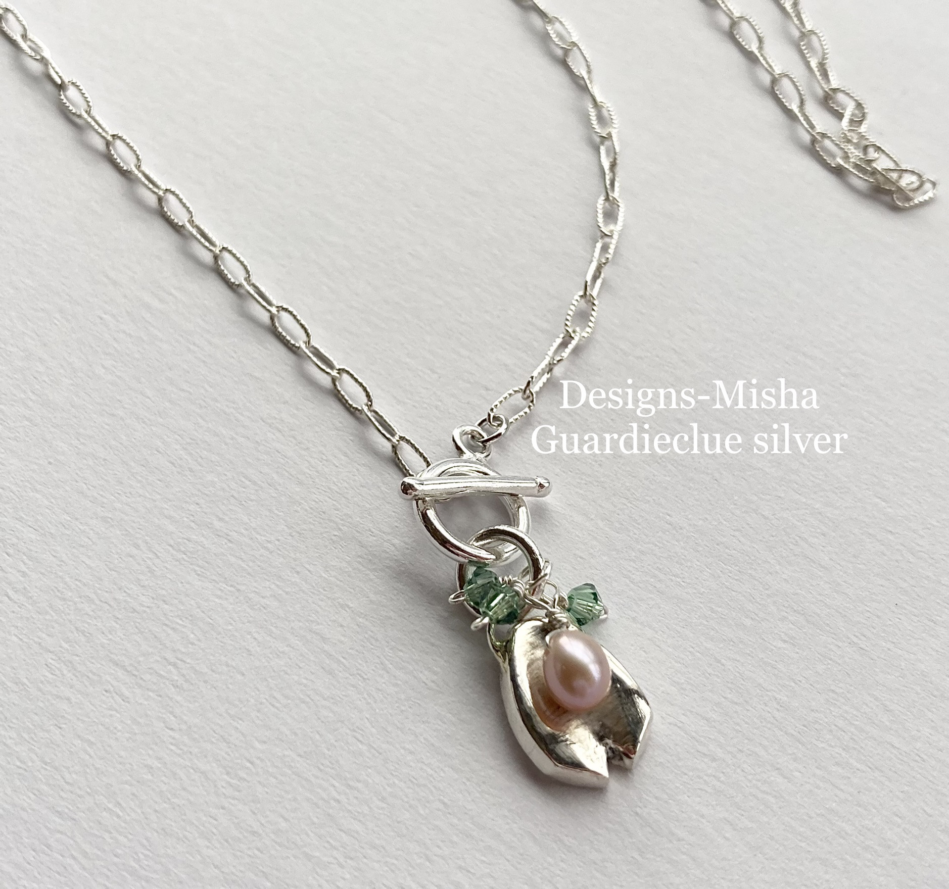 桜の花びらと+*･ ペンダント