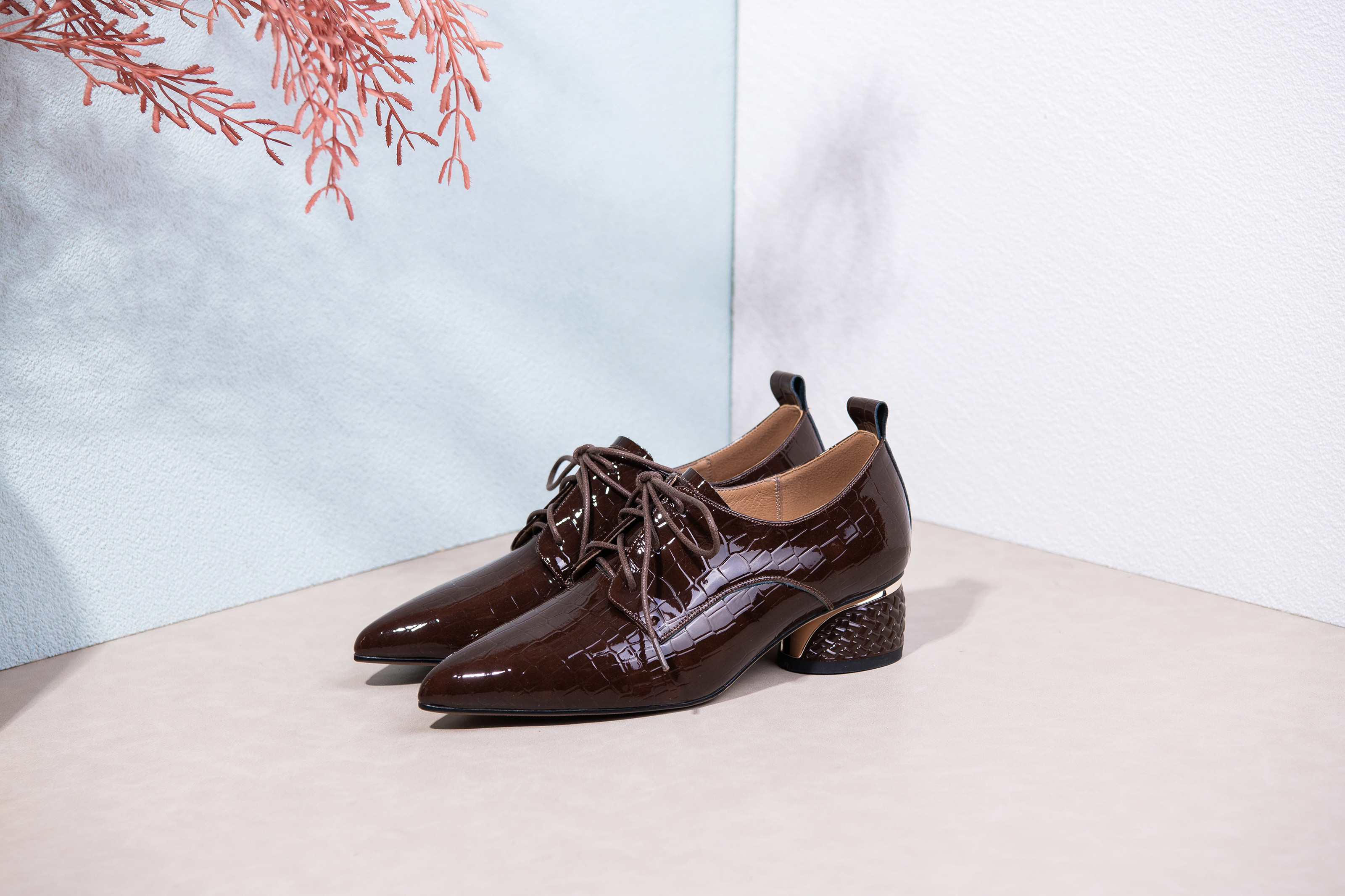 ポインテッドトゥエナメル鰐鱗柄ハラコレザーレースアップシューズパンプス全2色