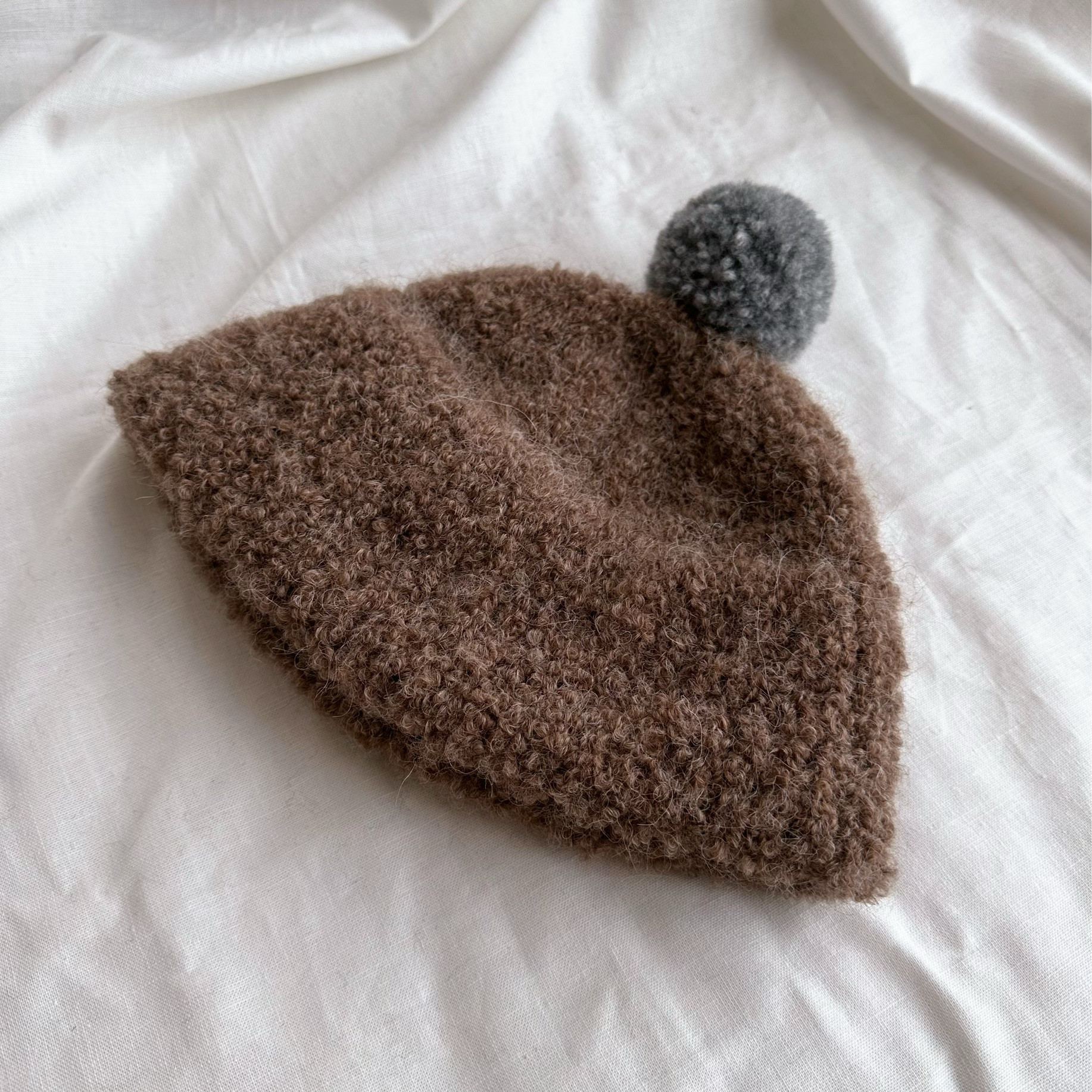 アルパカのもこもこニット帽　ブラウン 4,756円