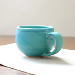 トルコ青マット釉のほっこり丸いマグカップ ＊ ２ 4枚目の画像