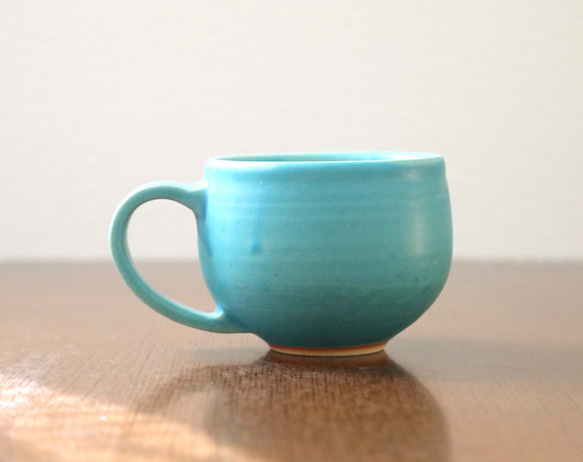 トルコ青マット釉のほっこり丸いマグカップ ＊ ２ 6枚目の画像