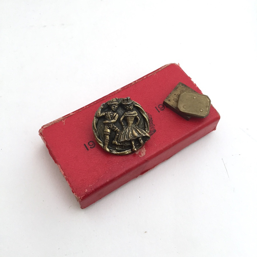 brooch　アンティークブローチ　スカーフ留　帯留　ボタン　ギフト　プレゼント　イギリス　ブロンズ