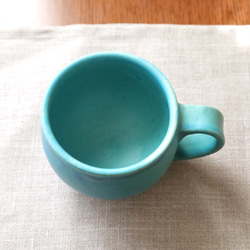トルコ青マット釉のほっこり丸いマグカップ ＊ ３ 2枚目の画像