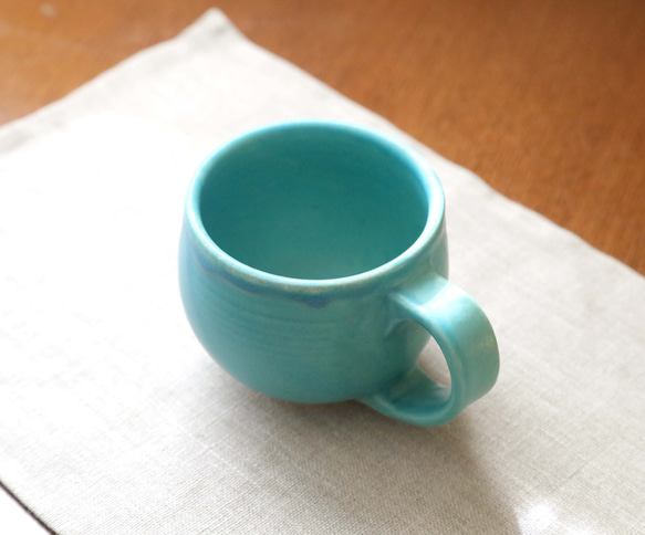 トルコ青マット釉のほっこり丸いマグカップ ＊ ３ 3枚目の画像