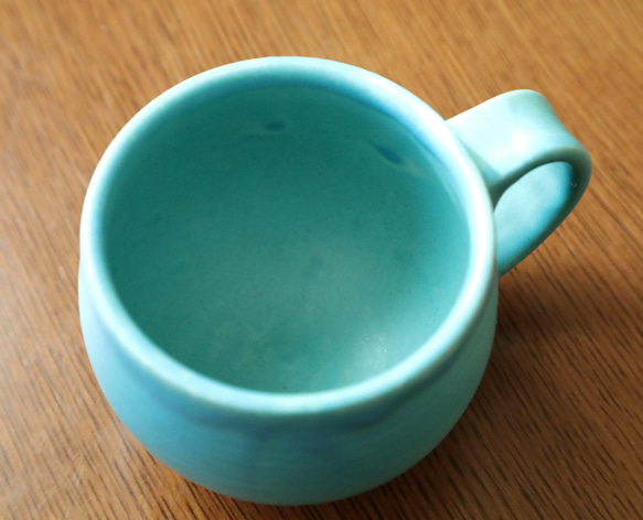 トルコ青マット釉のほっこり丸いマグカップ ＊ ３ 10枚目の画像