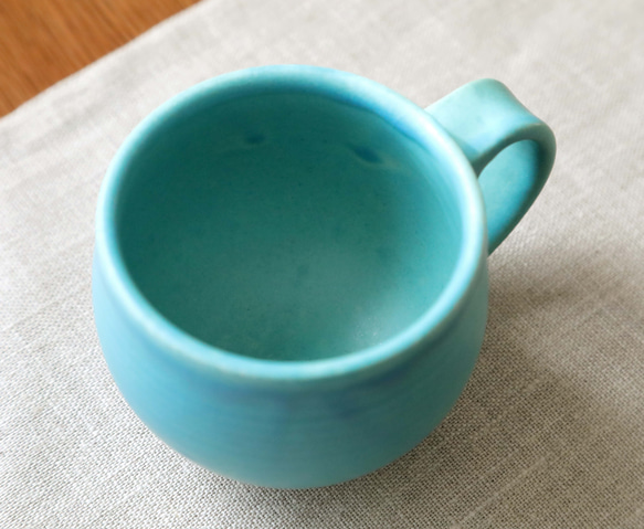 トルコ青マット釉のほっこり丸いマグカップ ＊ ３ 5枚目の画像