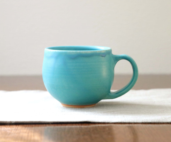 トルコ青マット釉のほっこり丸いマグカップ ＊ ３ 1枚目の画像