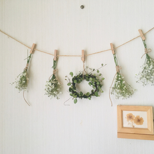 ドライフラワー ガーランド カスミソウとワイヤープランツで作りました