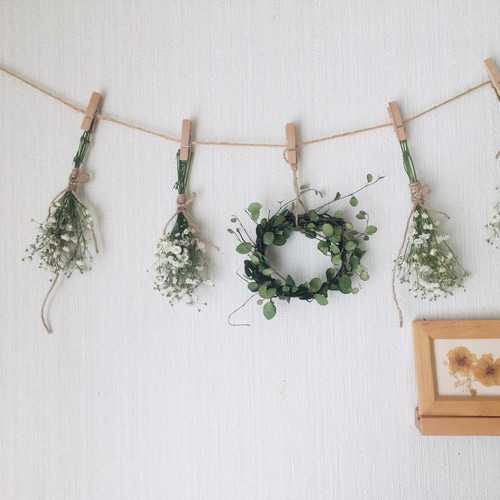 ドライフラワー ガーランド カスミソウとワイヤープランツで作りました