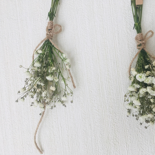 ドライフラワー ガーランド カスミソウとワイヤープランツで作りました