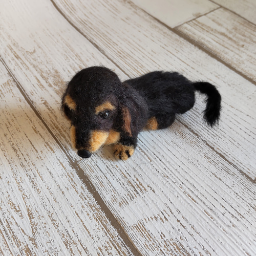 ミニチュアダックスフンド♡ブラックタン♡ ハートクッション付き 羊毛