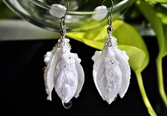 スノードロップの花 オートクチュール刺繡ピアス