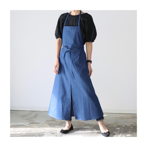 岡山児島デニムで仕立てた、前スリット美シルエットライトオンスソフト