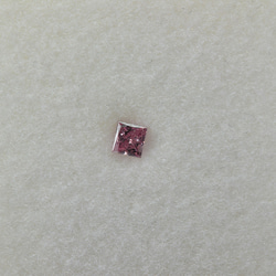 ピンクダイヤモンド0.089ct【鑑定書付】プリンセスカット　Fancy Vivid Purprish Pink 2枚目の画像