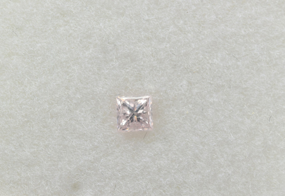 ピンクダイヤモンド0.139ct【鑑定書付】プリンセスカット　 1枚目の画像