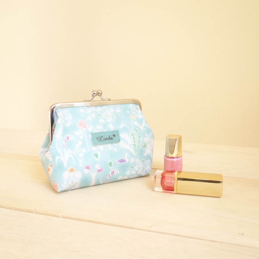 片手に収まる四角いがま口ポーチ リバティYoshie がま口 Linda*の家  