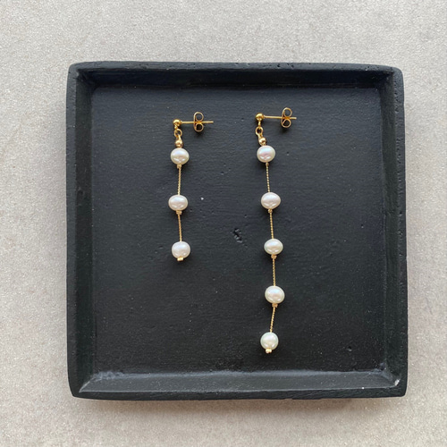 淡水パールの3連5連アシンメトリーピアス/イヤリング ピアス