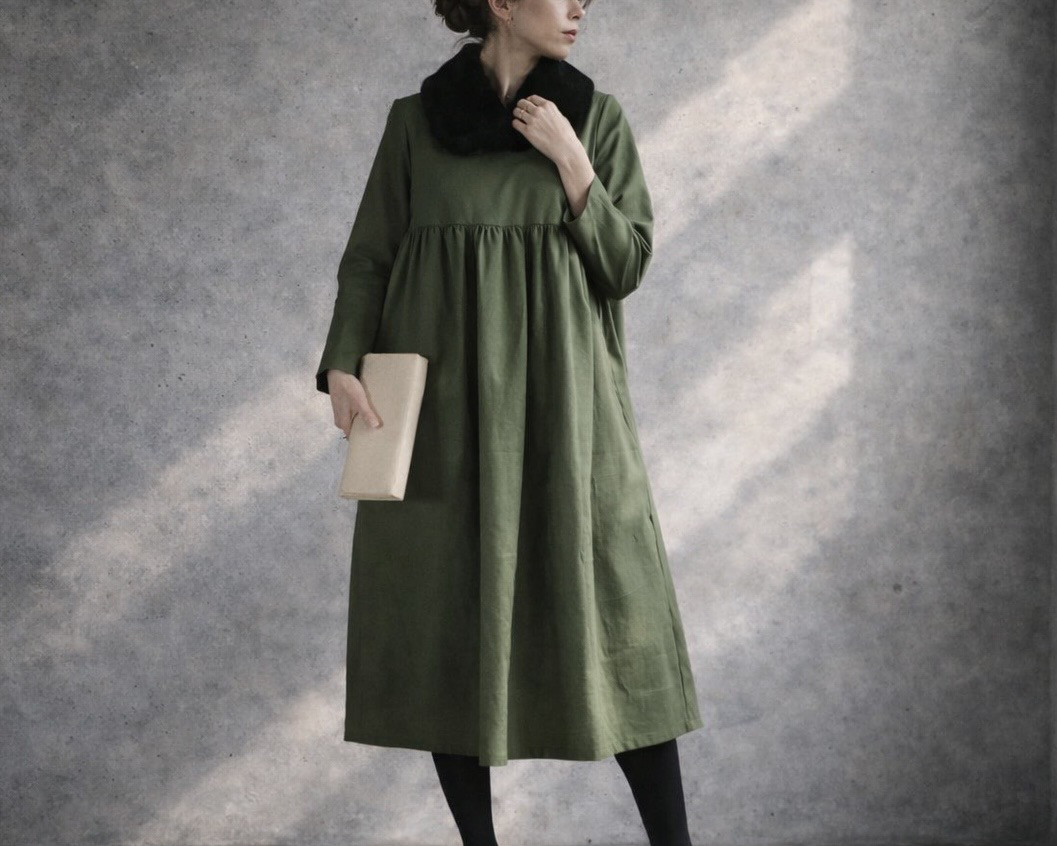 くるみボタンがアクセント！コットンリネン胸元切り替えギャザーワンピース／綺麗めリネンワンピース／アイビーグリーン