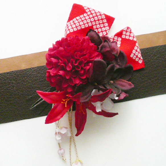 髪飾り 花 成人式 卒業式 菊とネリネ 赤 結婚式 振袖 袴 浴衣 着物 アートフラワー 1枚目の画像
