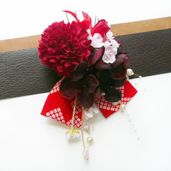 髪飾り 花 成人式 卒業式 菊とネリネ 赤 結婚式 振袖 袴 浴衣 着物 アートフラワー 4枚目の画像