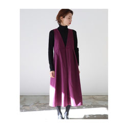 くるみボタンがアクセント！後ろ姿が綺麗なコットンリネンワンピース／ウエスト切り替え前後2wayタックワンピース／ボルドー 4枚目の画像