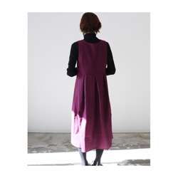 くるみボタンがアクセント！後ろ姿が綺麗なコットンリネンワンピース／ウエスト切り替え前後2wayタックワンピース／ボルドー 7枚目の画像