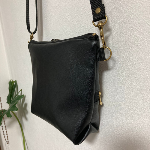 小銭とお札を一緒に入れても自動仕分けされる、お財布ショルダー 小銭とお札を一緒に入れても自動仕分けされる、お財布ショルダー