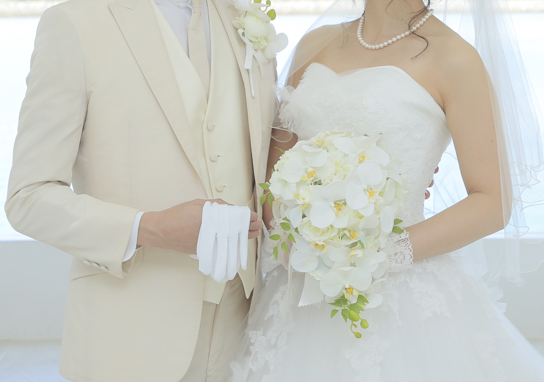 白エレガントな胡蝶蘭のブーケ 沖縄婚・海外挙式おすすめ　造花前撮りお色直し【ウェディングブーケ】