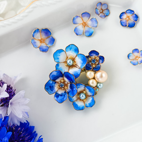 ロイヤルブルー Nemophila 青空の花 ＊ ネモフィラ ＊ ブローチ コットンパール bijoux　 16枚目の画像