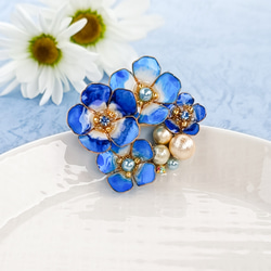 ロイヤルブルー Nemophila 青空の花 ＊ ネモフィラ ＊ ブローチ コットンパール bijoux　 3枚目の画像