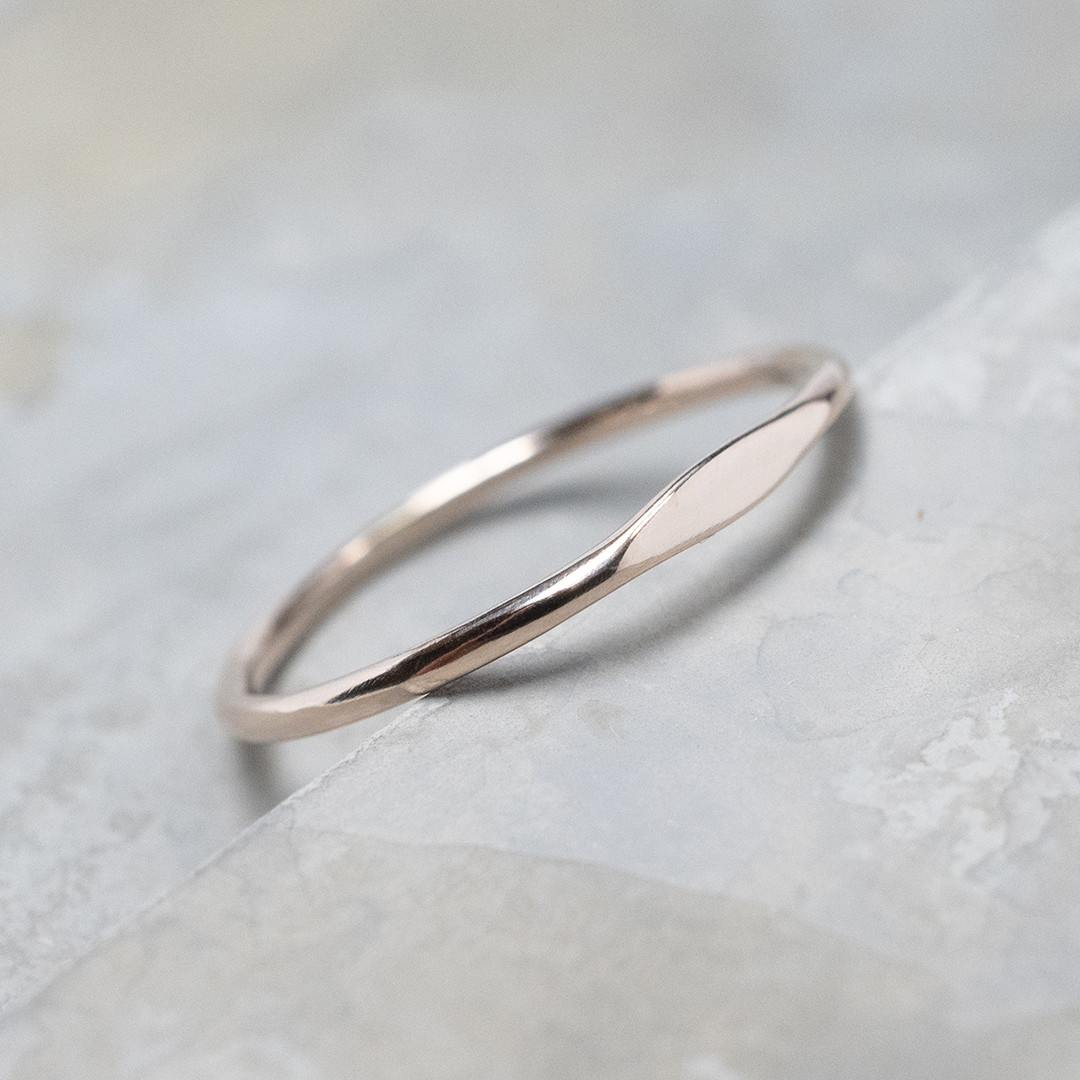 鏡面 K18PGピンクゴールドワンポイント槌目プレーンリング 1.2mm幅 グロス｜K18PG RING｜934