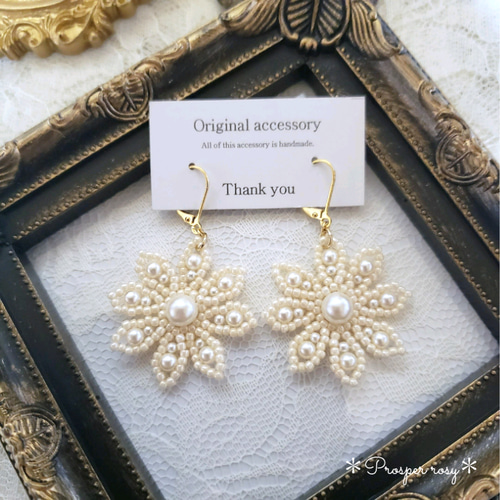 Big beads flower❁ビーズ編みの大きなお花 ピアス/イヤリング