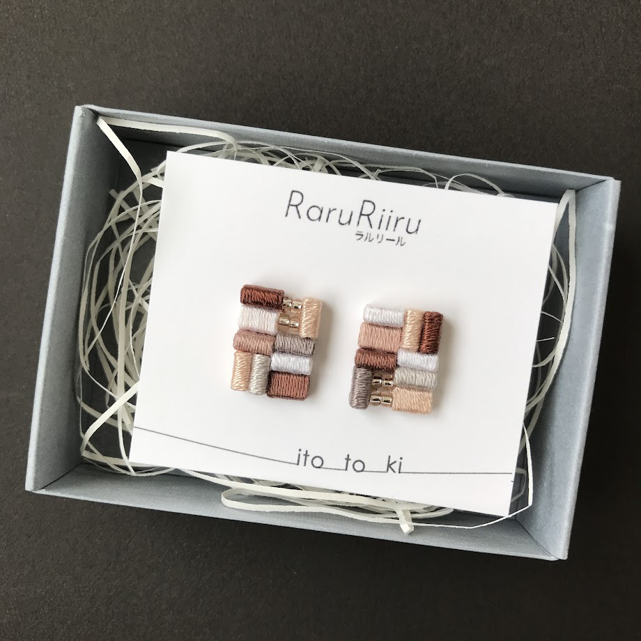 【秋】茶 白 灰色 ピアス/イヤリング