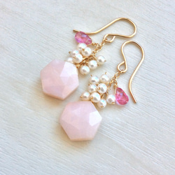 ピンクオパールと淡水真珠のふさふさピアス（b） 1枚目の画像
