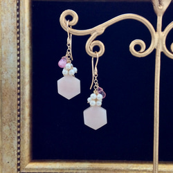 ピンクオパールと淡水真珠のふさふさピアス（b） 6枚目の画像