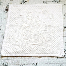セール！☆チューリップのホワイトキルトタペストリー・カバー(44cm×42cm) 4枚目の画像