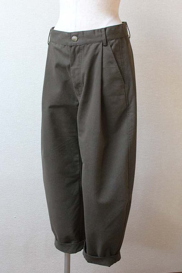 ◉ 2種尺寸可供選擇 ◉ Silhouette Bijin Balloon Wide Pants Dark Khaki 第7張的照片